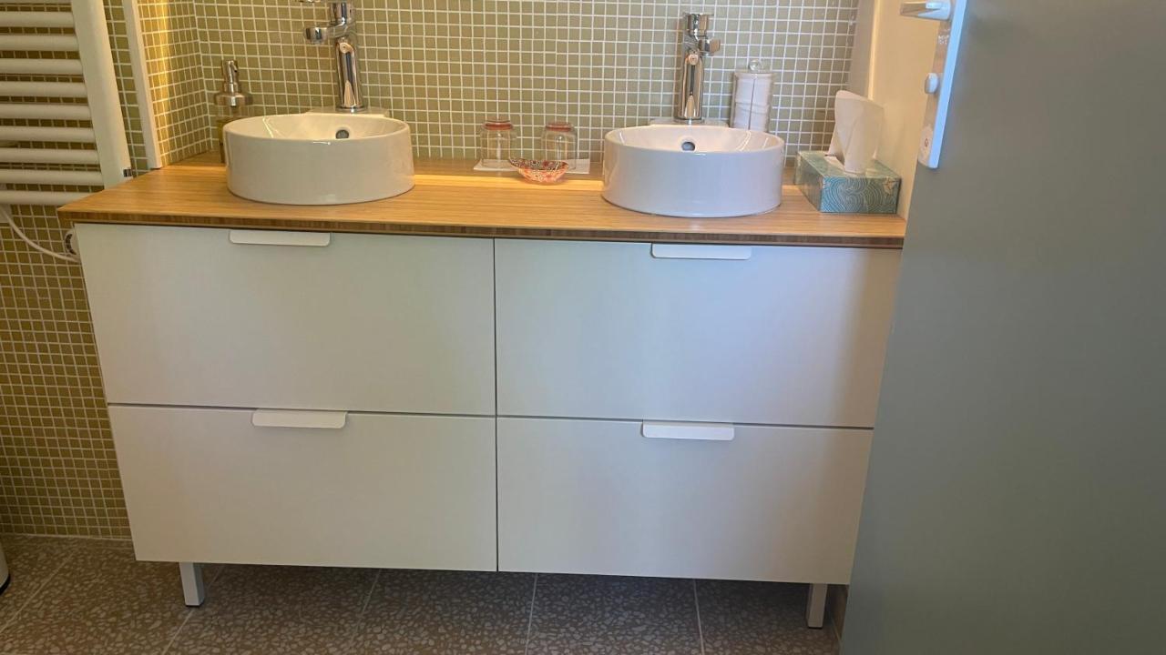 Au Coeur Du Vieux Toulon Au Calme Appartement Renove Climatise Confortable Etage Eleve Avec Ascenseur Proche Parking Et Toutes Commodites Экстерьер фото