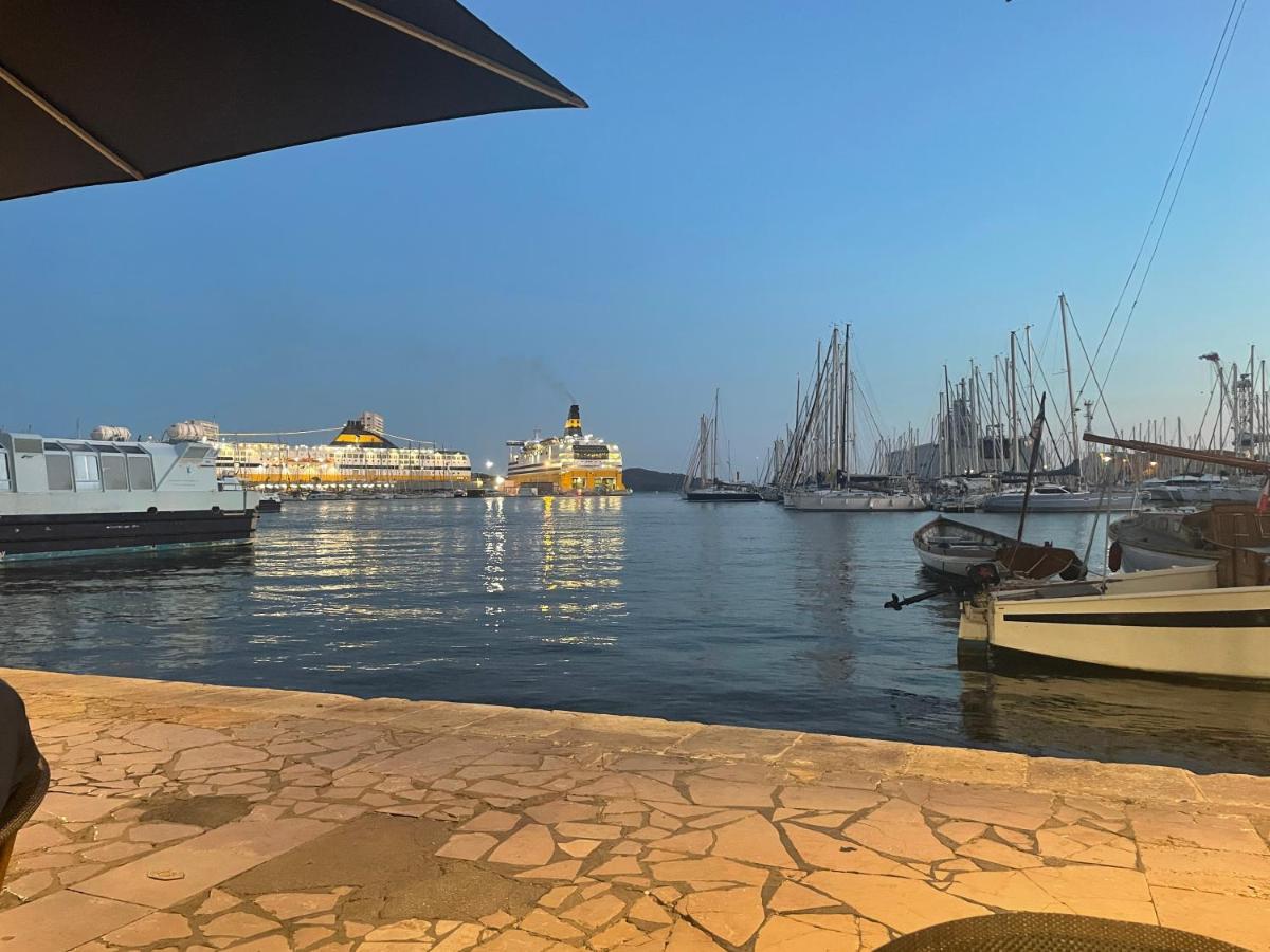 Au Coeur Du Vieux Toulon Au Calme Appartement Renove Climatise Confortable Etage Eleve Avec Ascenseur Proche Parking Et Toutes Commodites Экстерьер фото